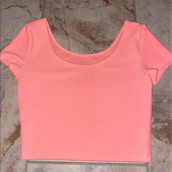 Short bright pink top - Picture 2 of 3